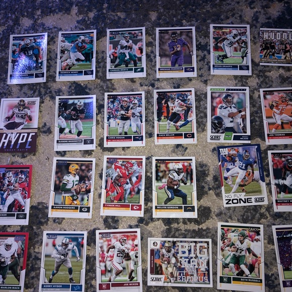 31 Score Football Cards Including 8 Rookie Cards - Picture 5 of 10